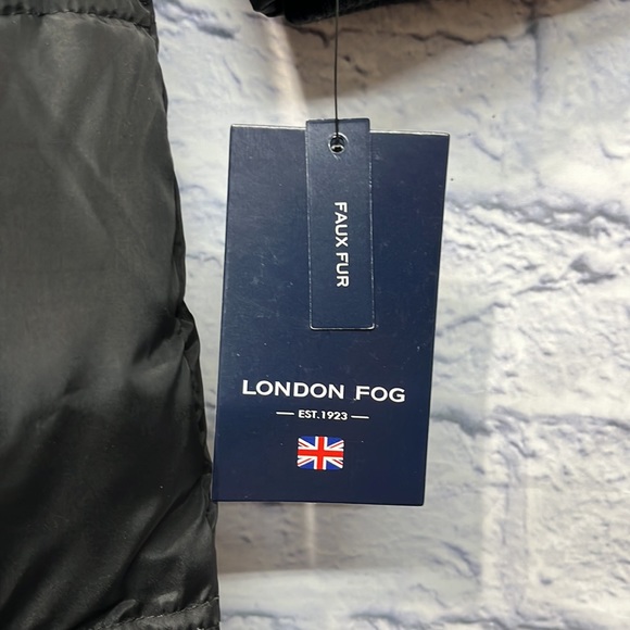 NWT-LONDON FOG Women's Chevron Coat with Faux Fur Trimmed Hood - Picture 7 of 8